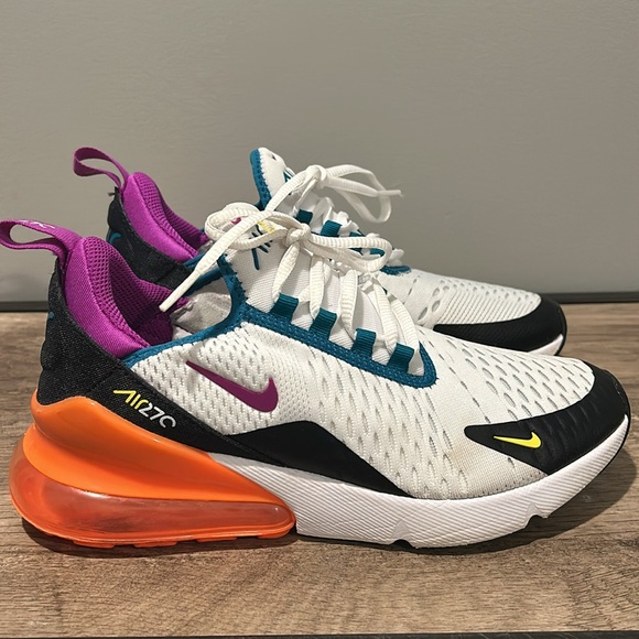 Unisex Nike Air Max 270 Vivid Purple Sneakers - Picture 3 of 11